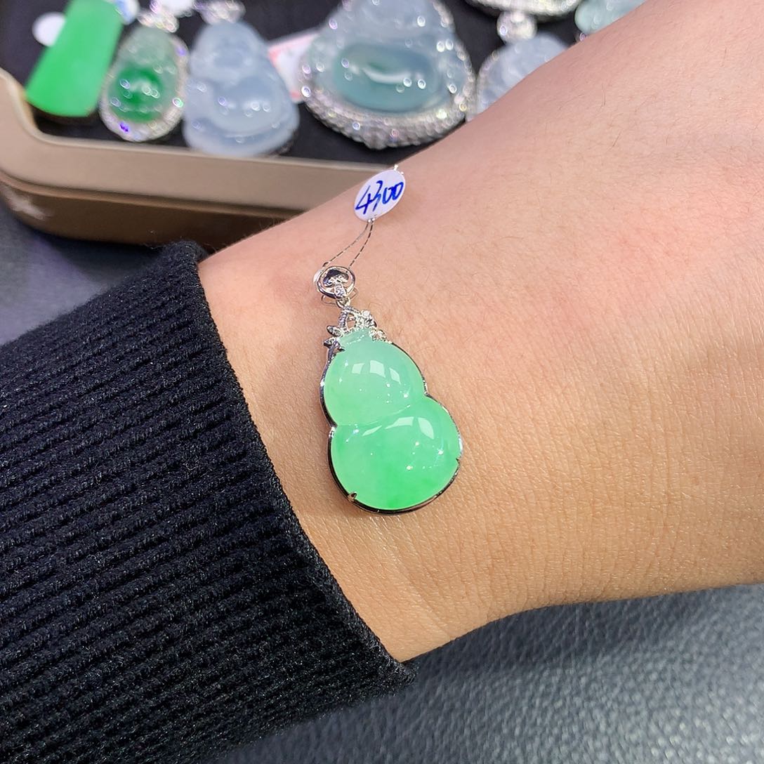 翡翠吊坠(赠链)18K金镶嵌