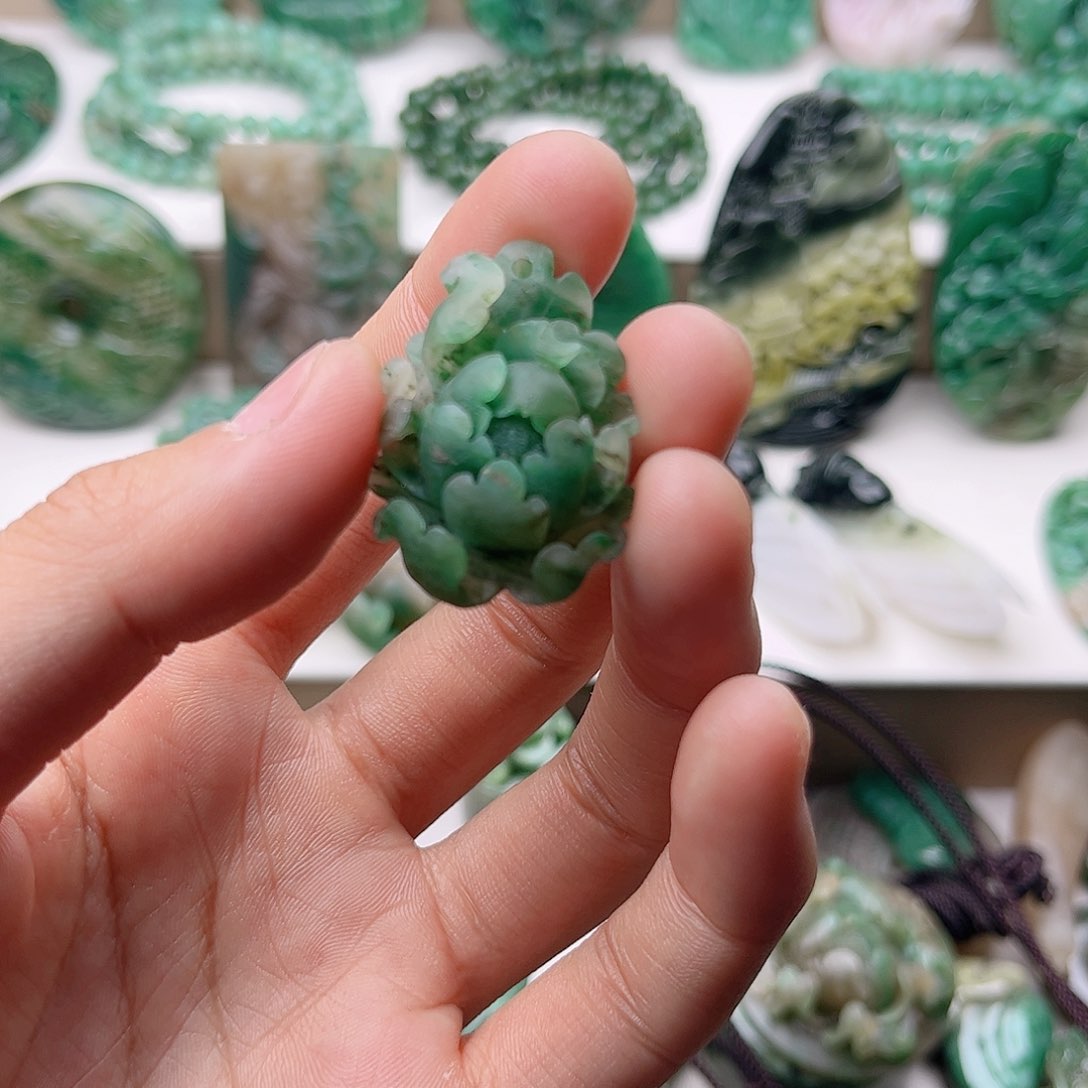 独山玉挂件未镶嵌原***哥