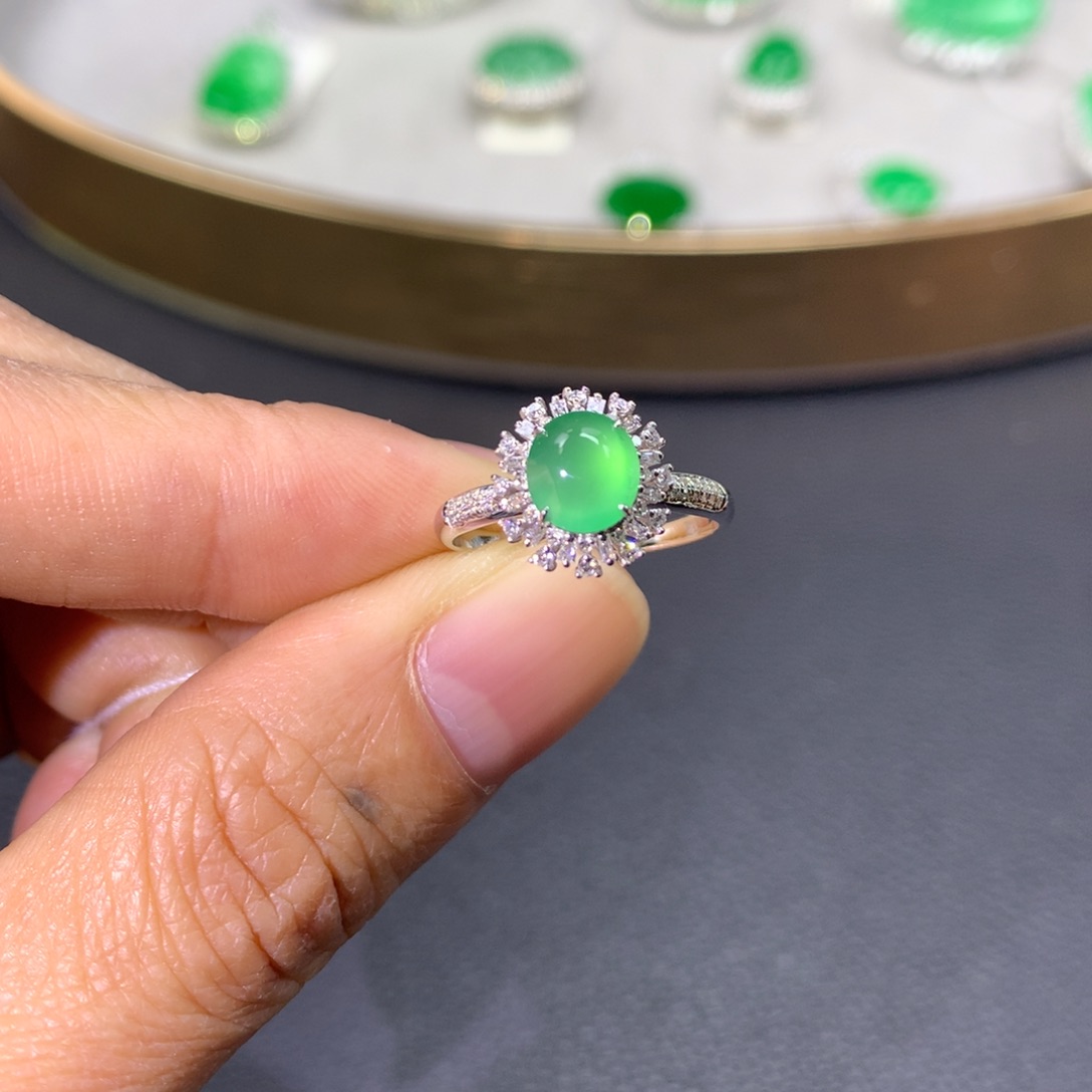 翡翠戒指18K金镶嵌翡翠