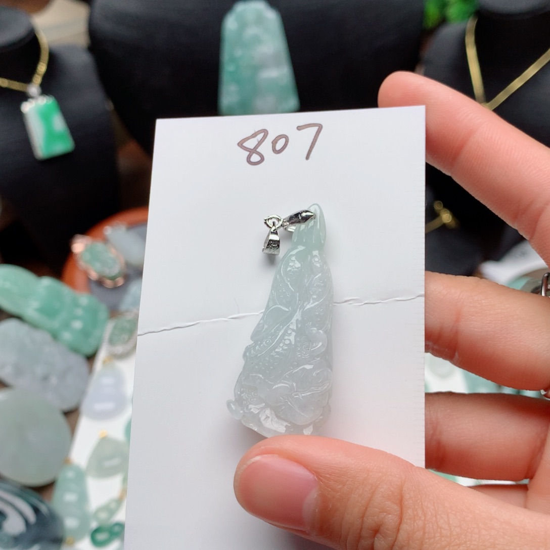 翡翠颈饰合金吊坠