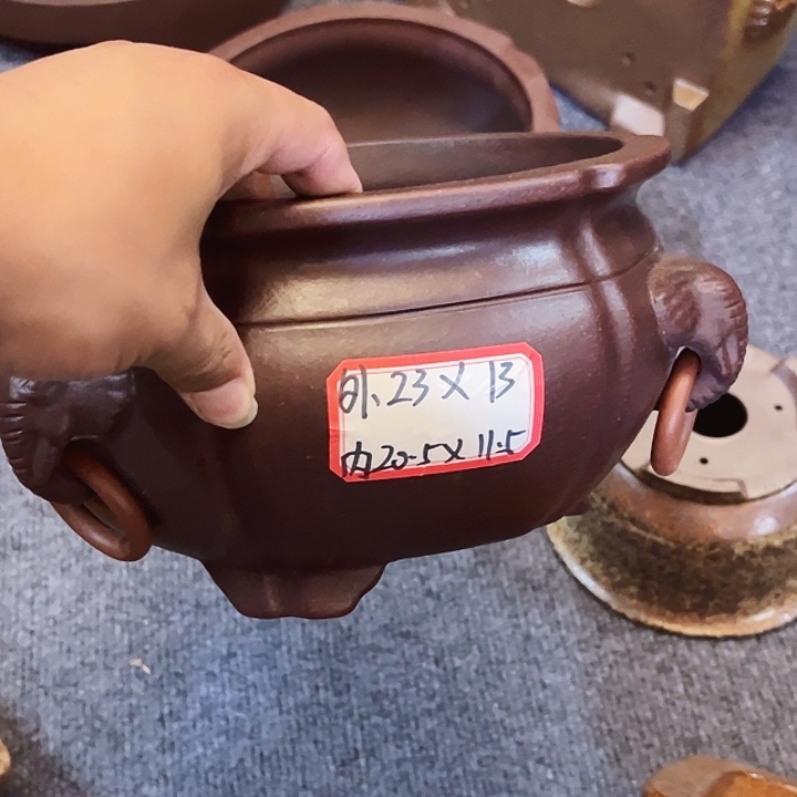 紫砂花盆中*紫砂花盆