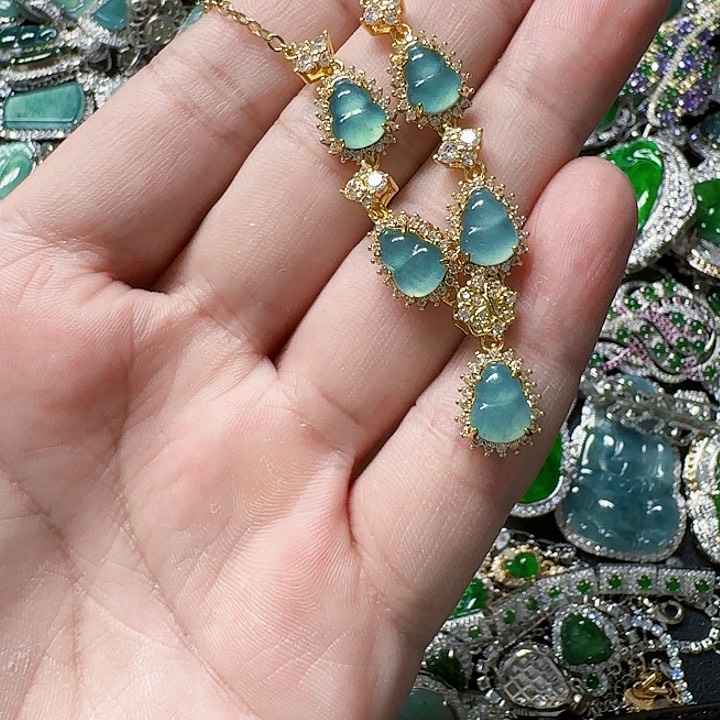 翡翠颈饰未镶嵌天然A货翡翠放漏