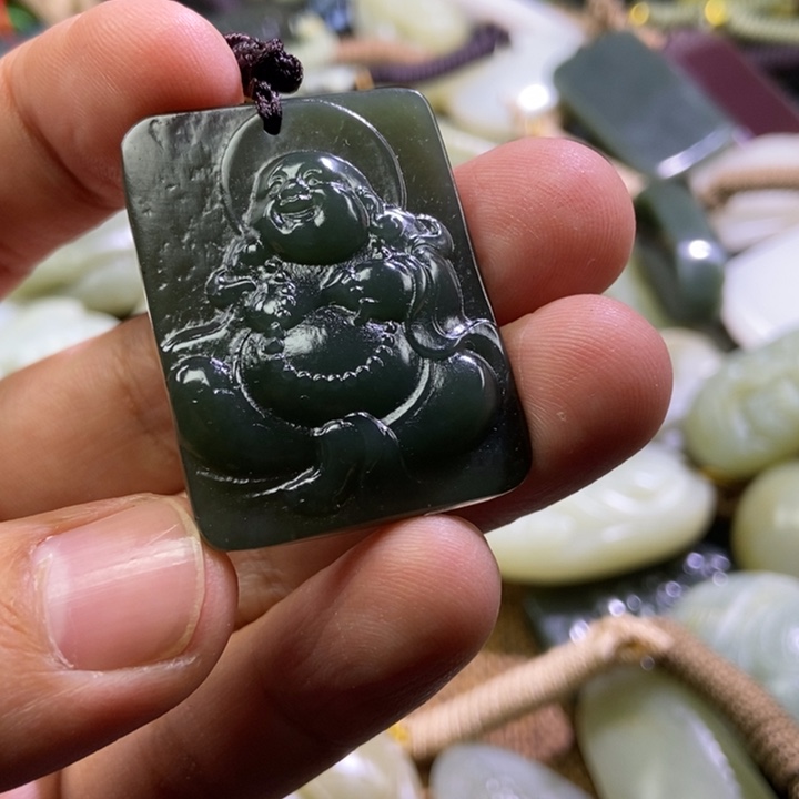 白***.和田玉未镶嵌颈饰