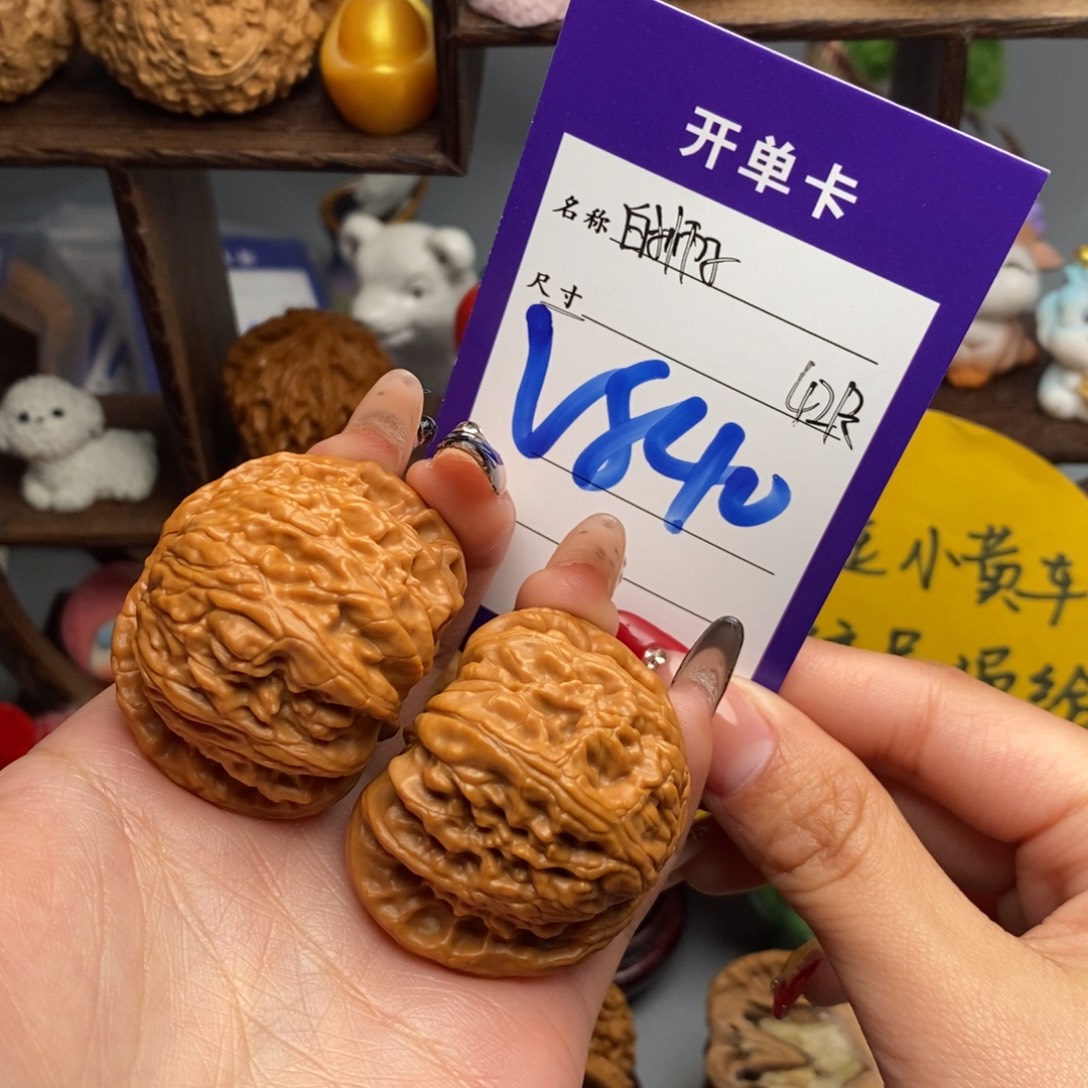 —***文玩核桃吊坠白狮子