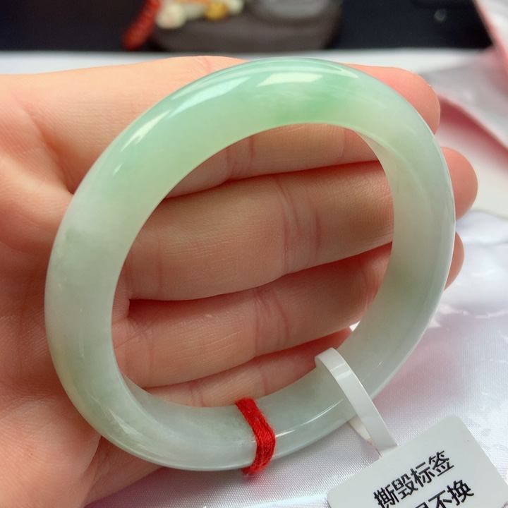 翡翠手镯未镶嵌50圈推荐