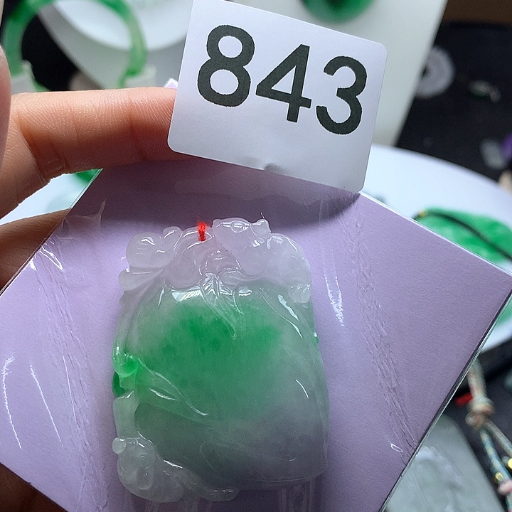 翡翠吊坠(赠链)未镶嵌