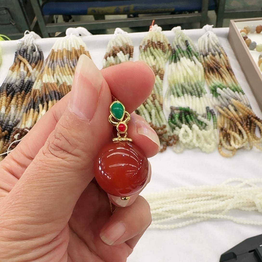 透闪石质玉未镶嵌吊坠(不含链)