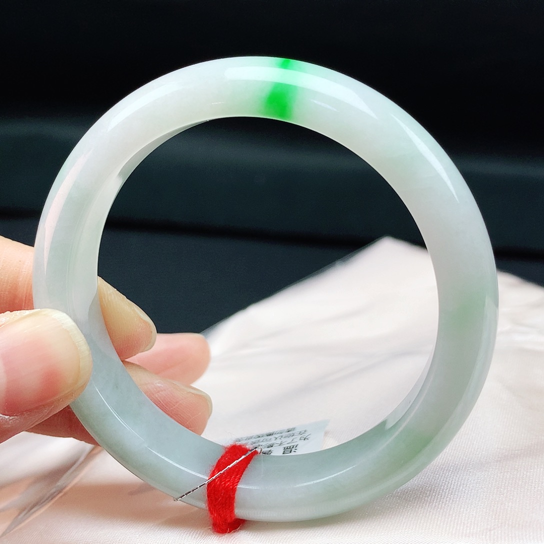 翡翠手镯未镶嵌52圈