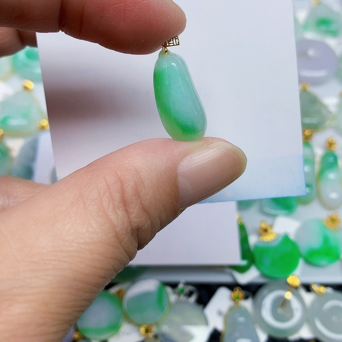 翡翠未镶嵌颈饰3466787