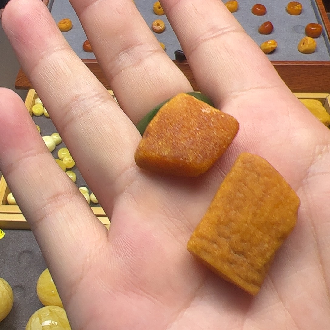 琥珀未镶嵌珠宝奇石编绳  打眼