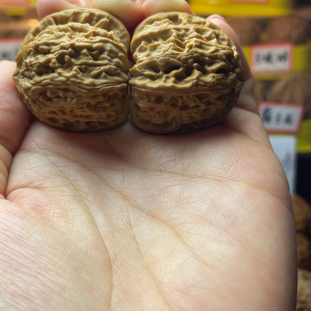 文玩核桃把件白狮子三角白