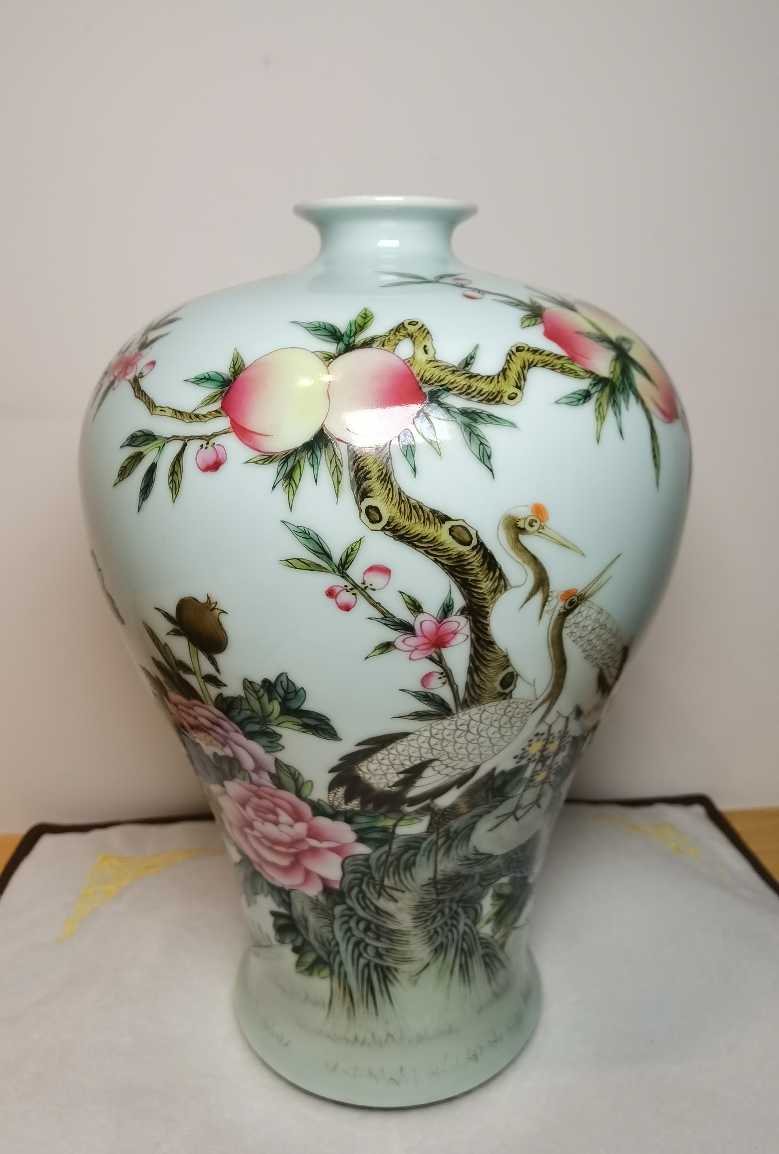 珐琅彩梅瓶，非全品相