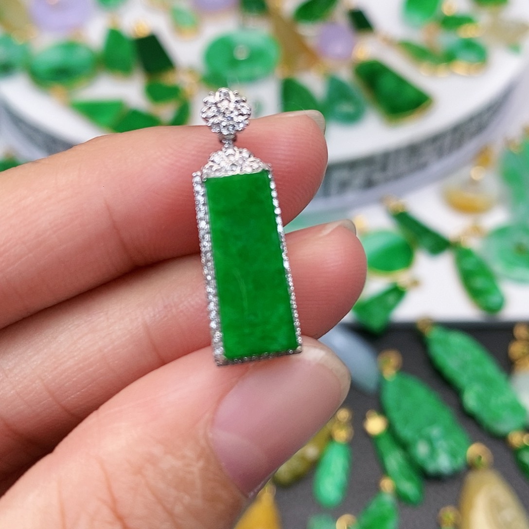 翡翠吊坠(不含链)18K金镶嵌