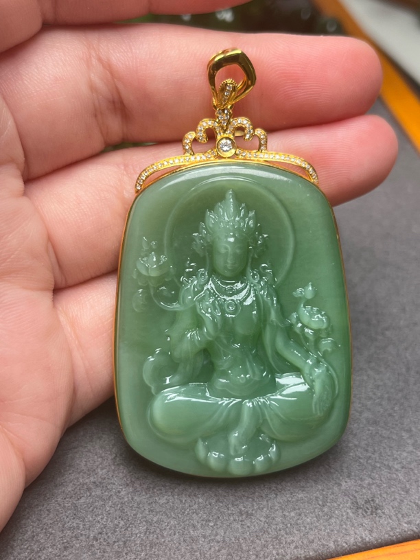 18k重金镶嵌和田碧玉老料度母精雕无事牌吊坠