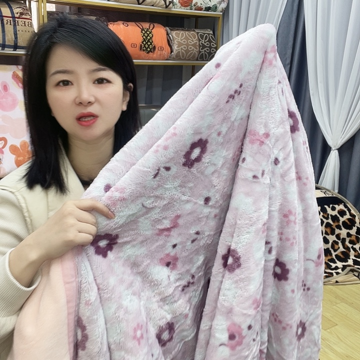 牛奶绒1.5×2小花被子