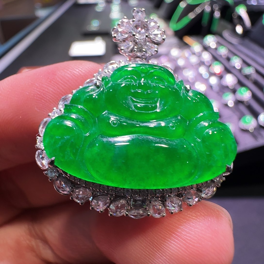 翡翠18K金镶嵌颈饰