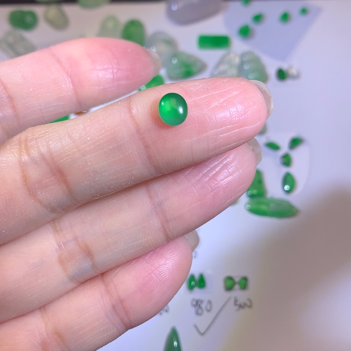 翡翠未镶嵌套链蛋