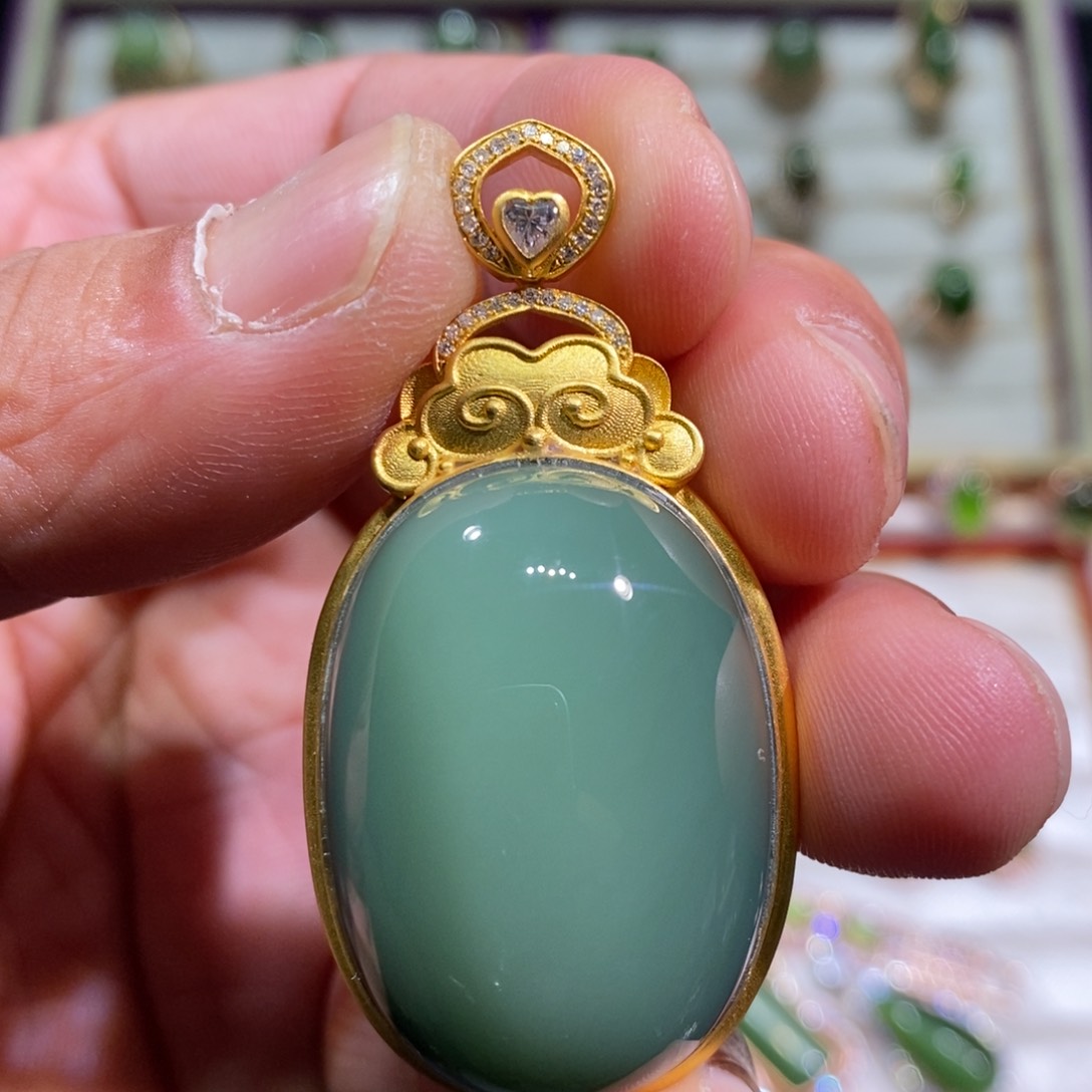 和田玉（碧玉）吊坠(不含链)18K金镶嵌