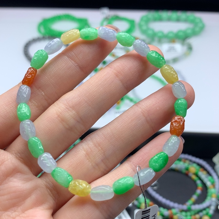 翡翠手镯未镶嵌卡