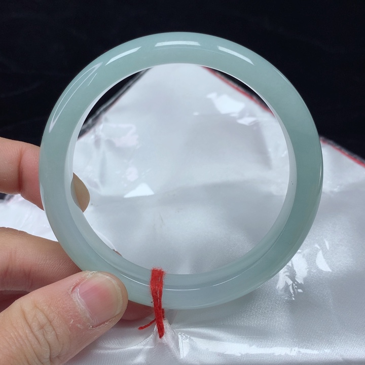 翡翠手镯（圆镯）未镶嵌61.5