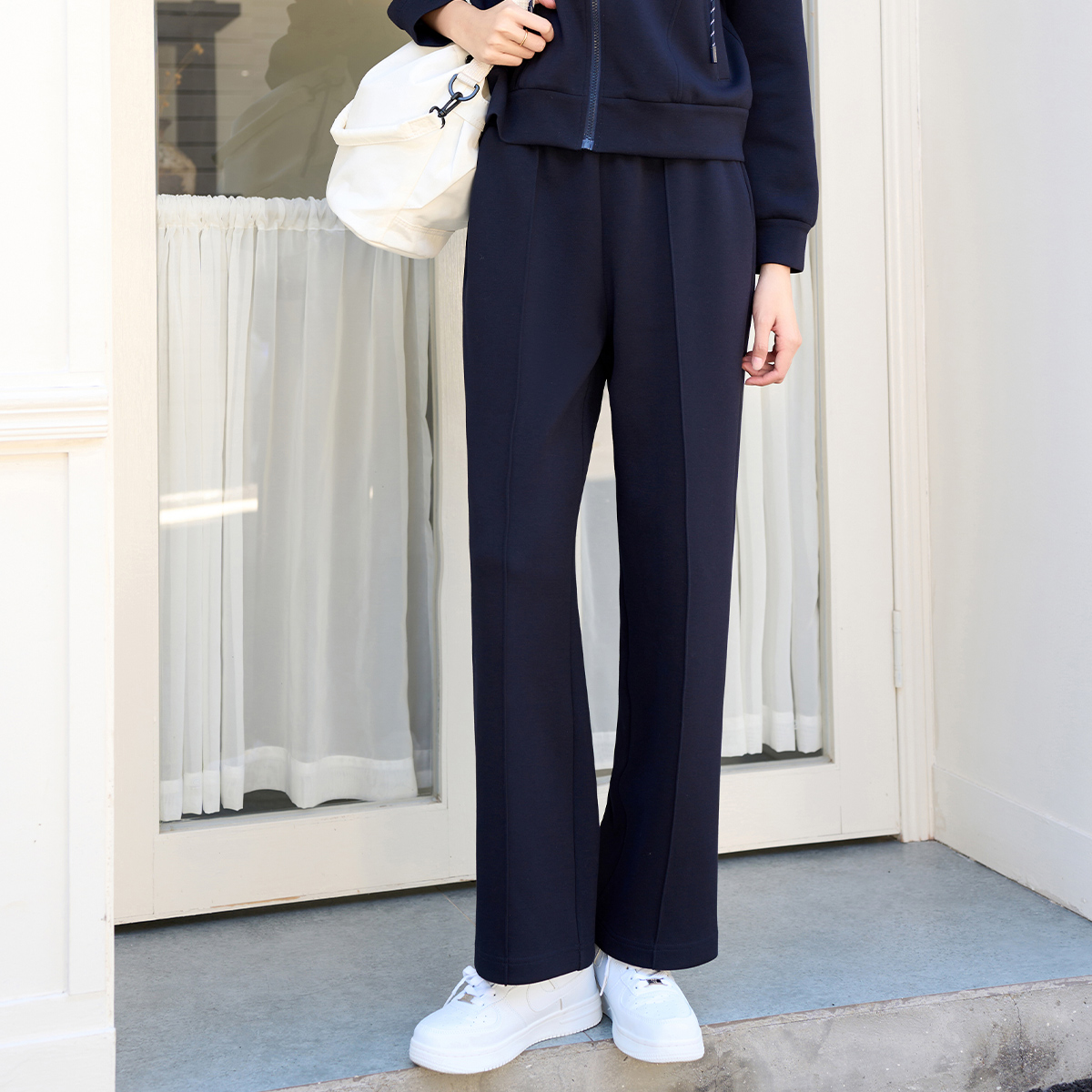 十二篮专选25春新款时尚运动秋冬女士气质直筒休闲裤7C65320030