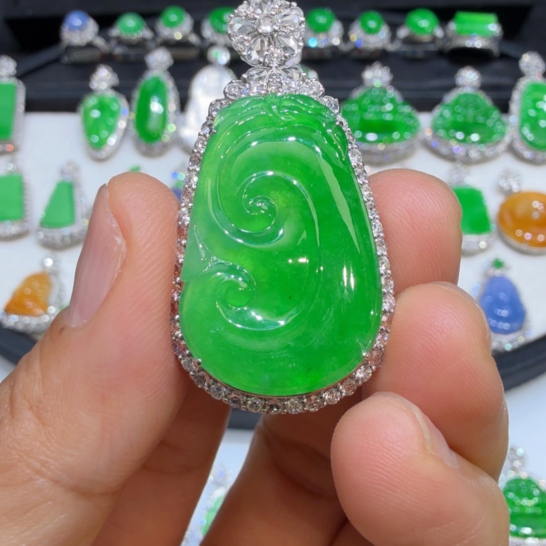 翡翠18K金镶嵌颈饰收到货48小时鉴赏期