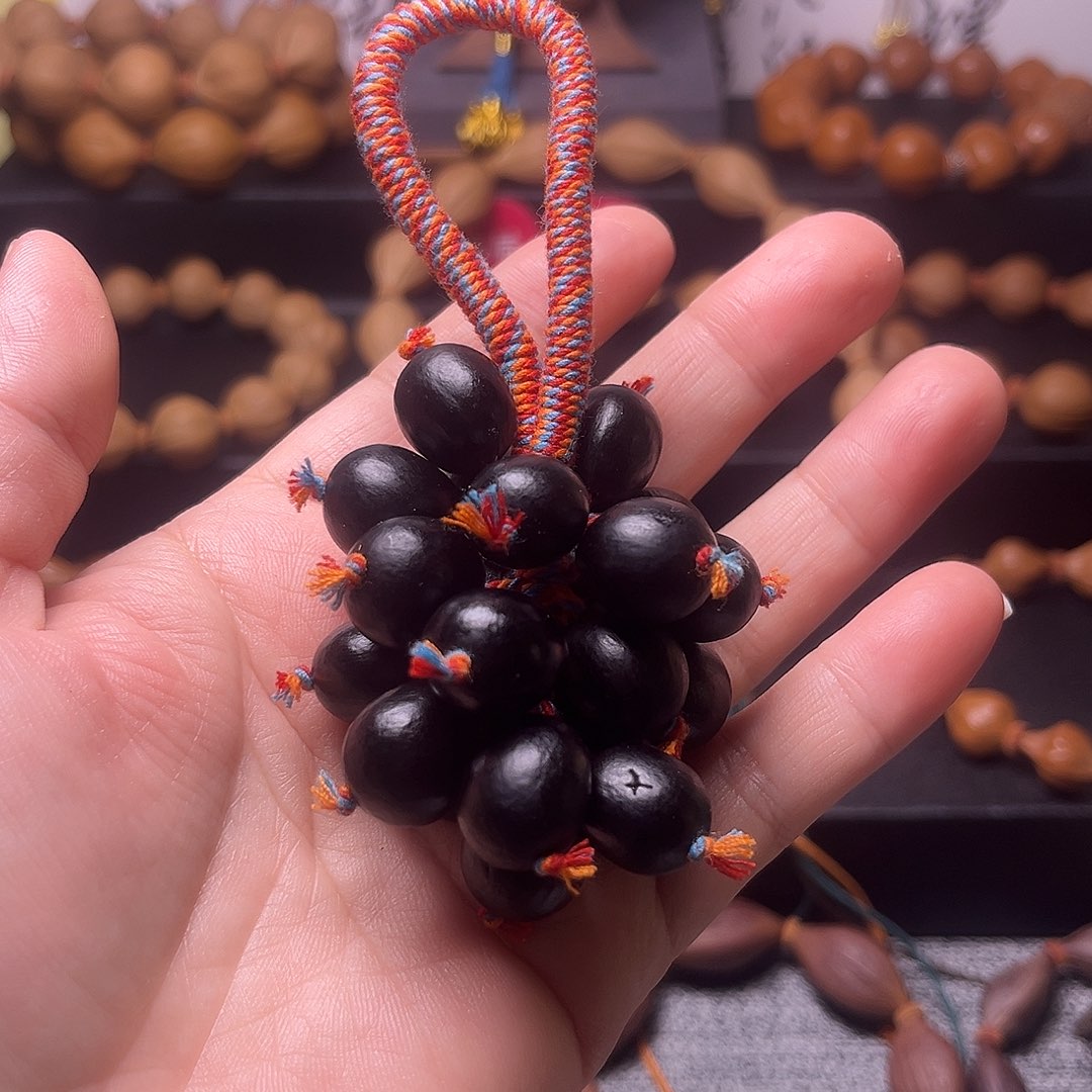橄榄核手串无患子紫葡萄手把件