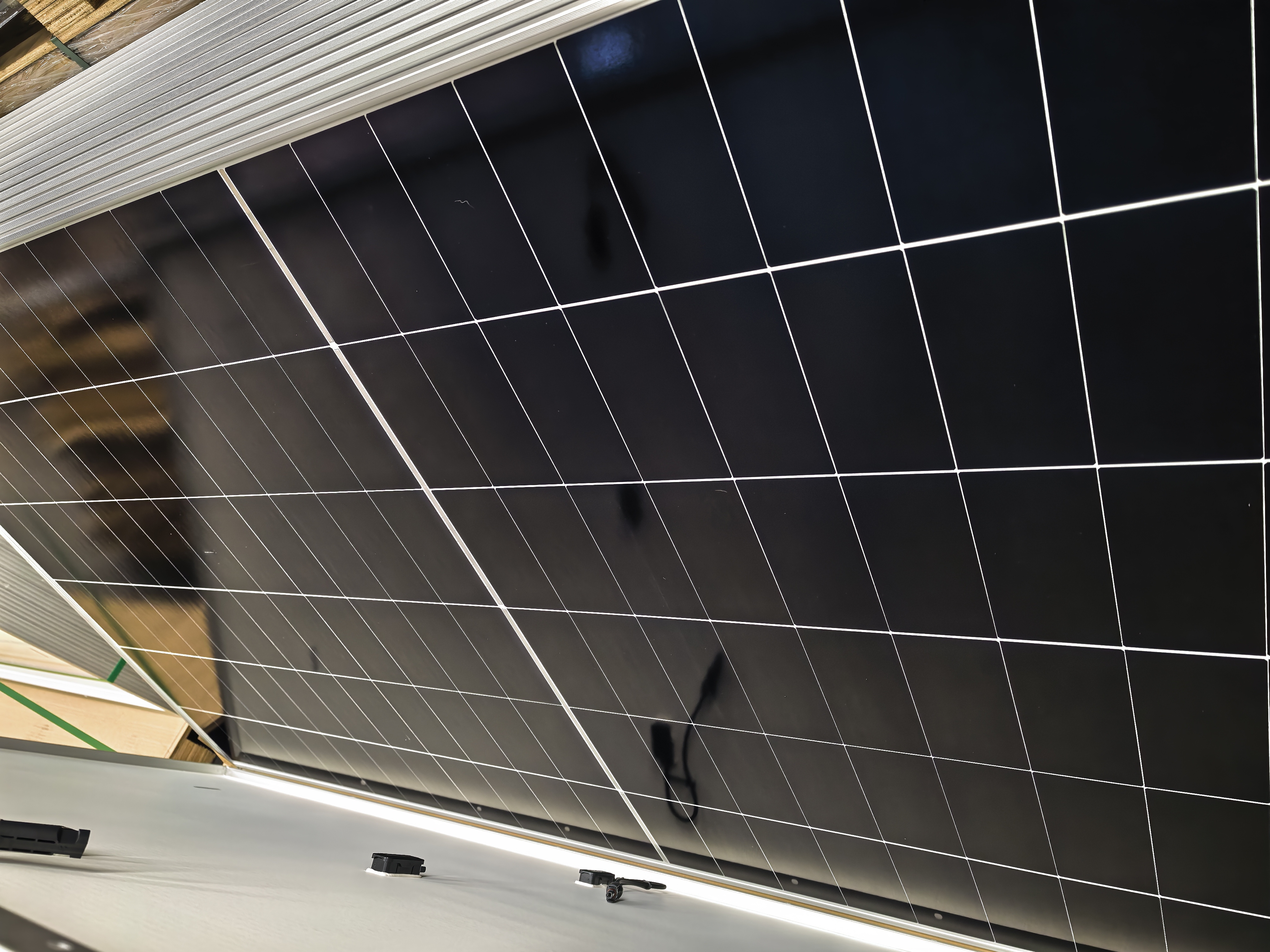 爱旭B级无质保615瓦光伏板