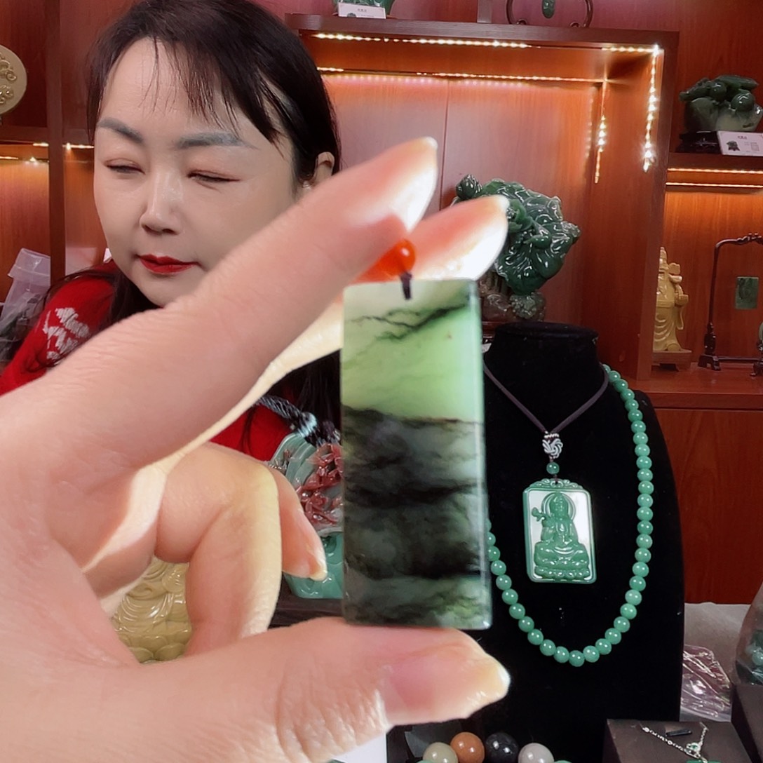 密玉（石英质玉）颈饰未镶嵌