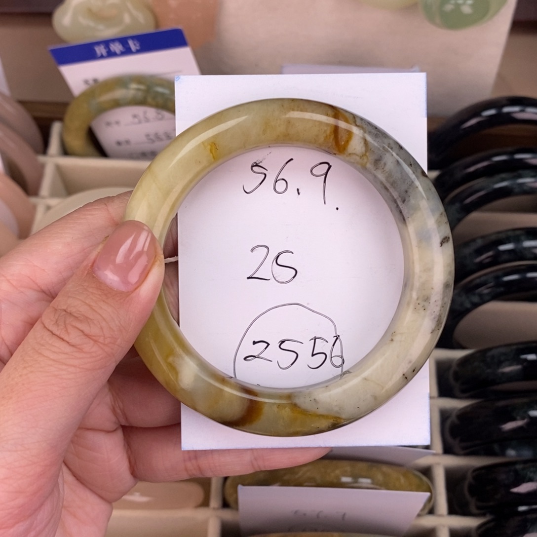 蛇纹石玉手镯未镶嵌