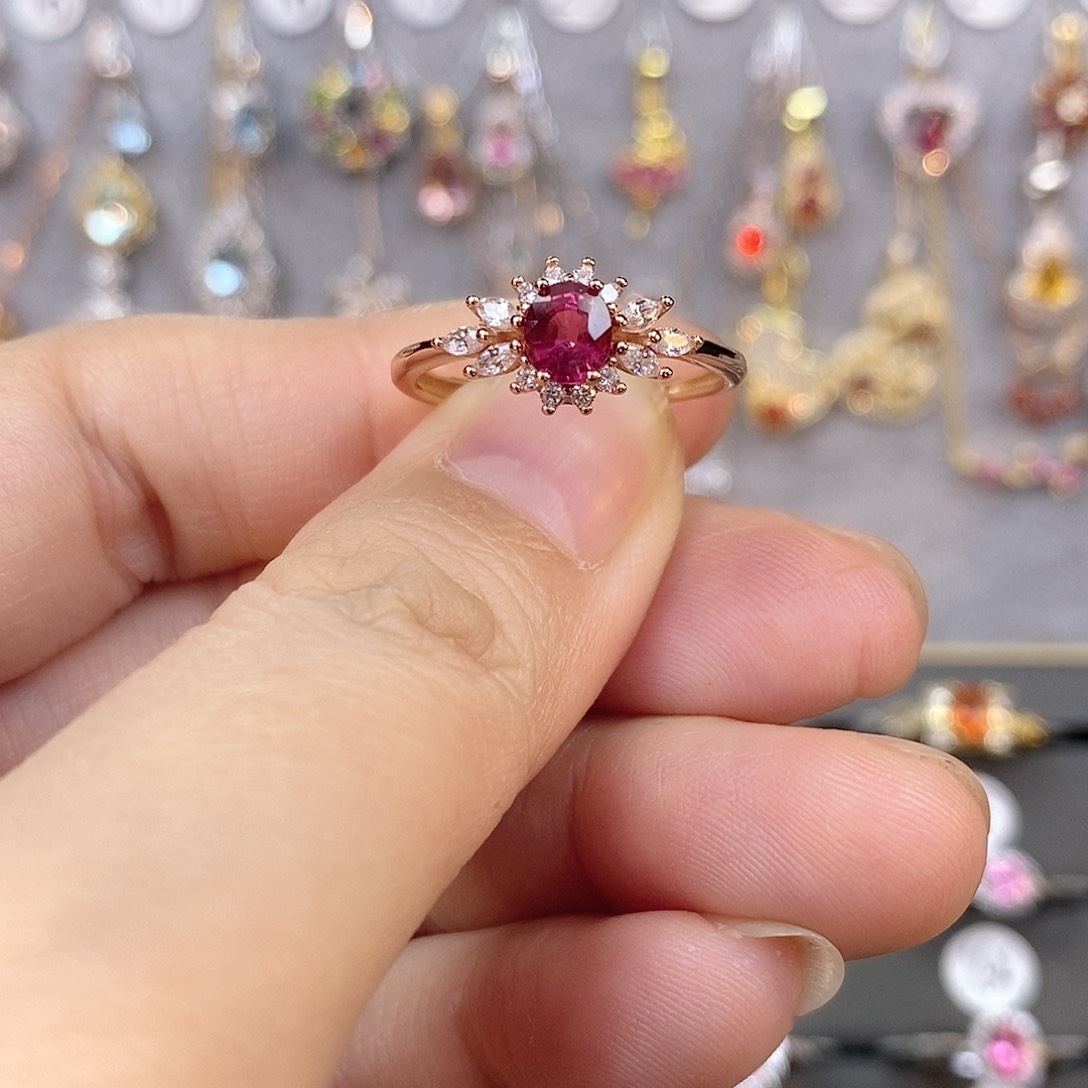 碧玺戒指银S925镶嵌卢比来