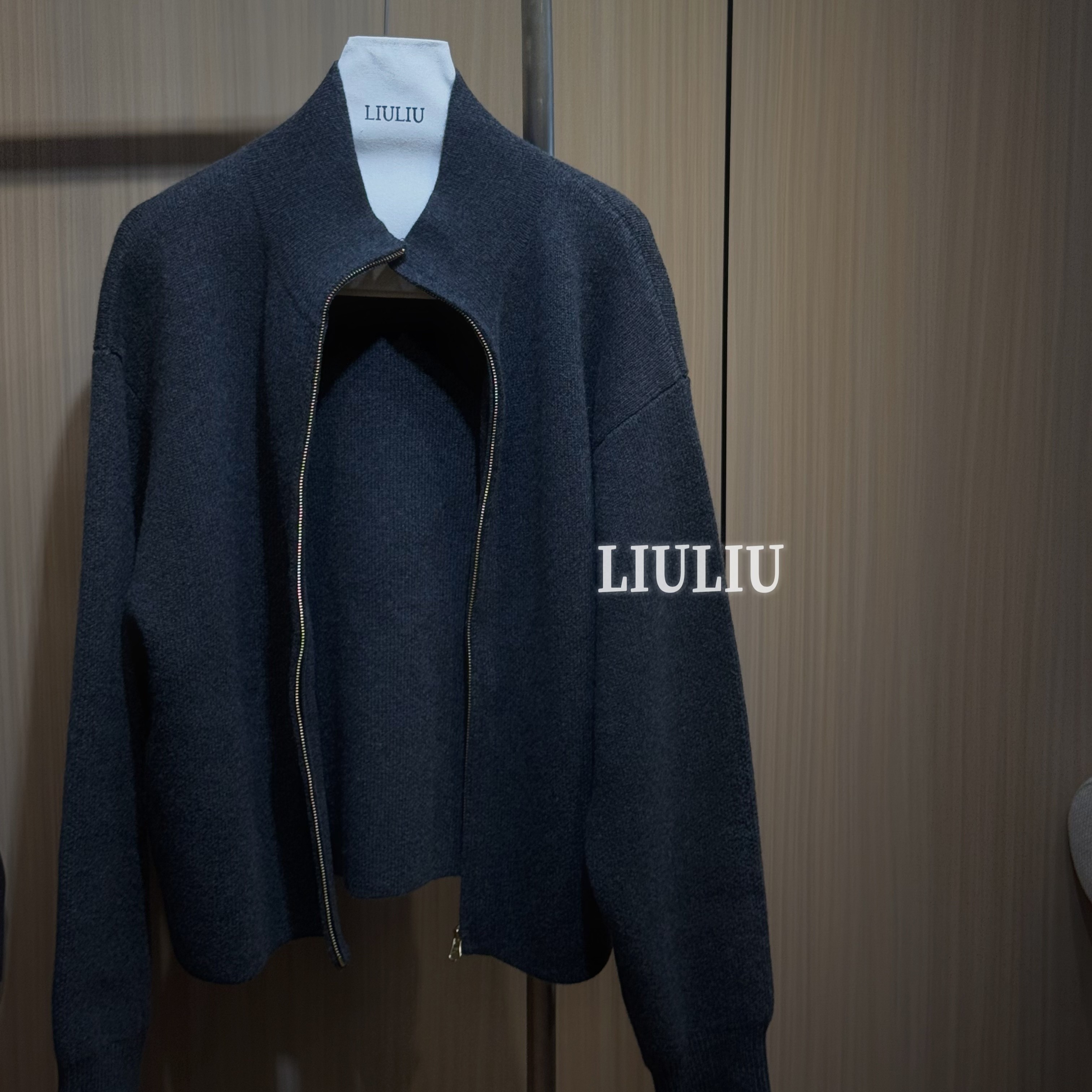LIULIU 男友风拉链外套 (NO退NO换)