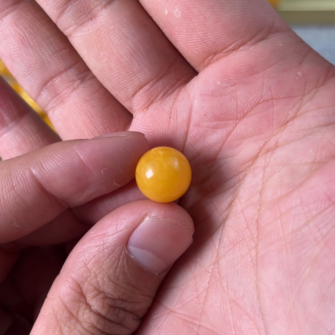 琥珀裸石未镶嵌蜜蜡焦皮料12.4毫米无瑕小年份