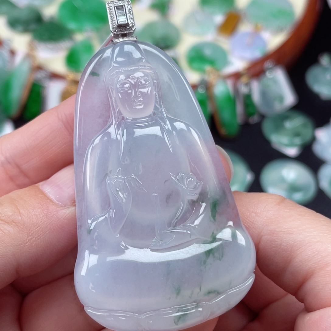 颈饰18K金镶嵌翡翠观音