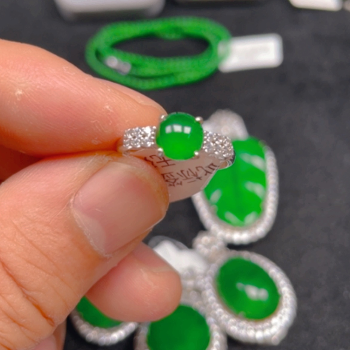 【闪购商品】翡翠银S925镶嵌颈饰戒指