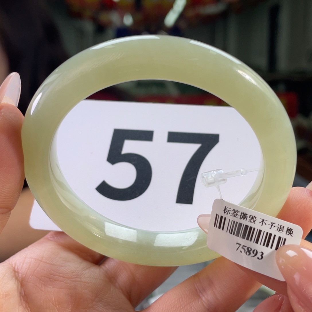 和田玉手镯未镶嵌