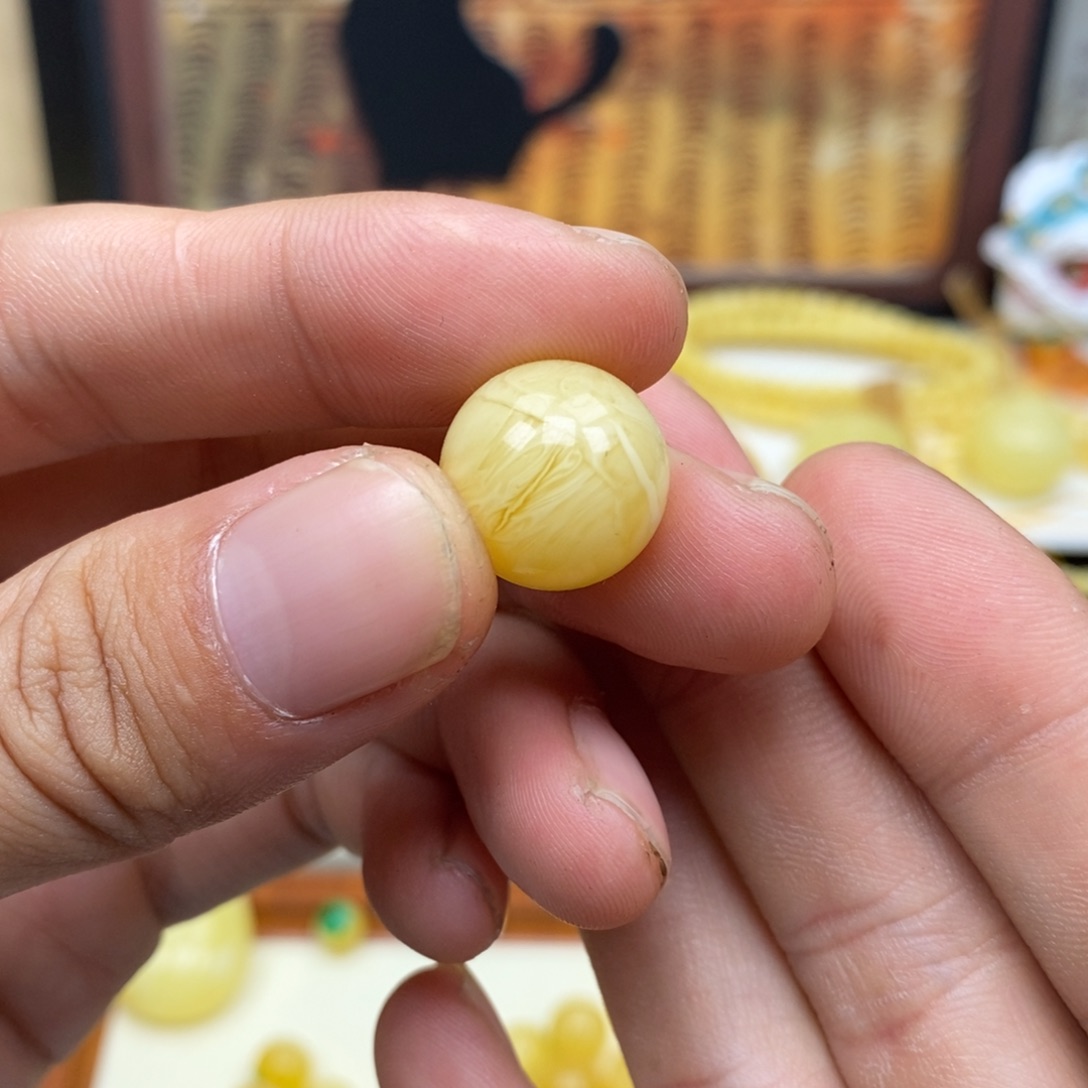 莫***.琥珀未镶嵌珠宝奇石