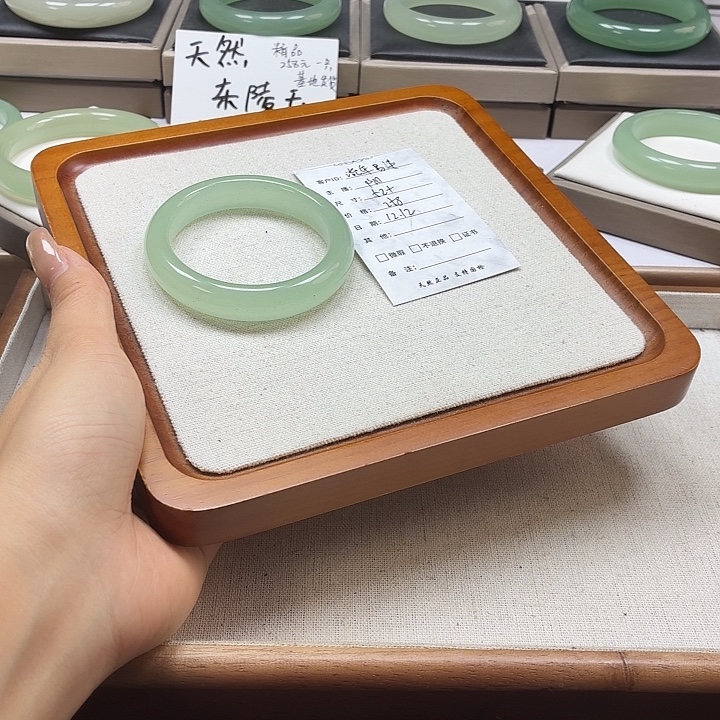 流***染石英质玉未镶嵌手镯