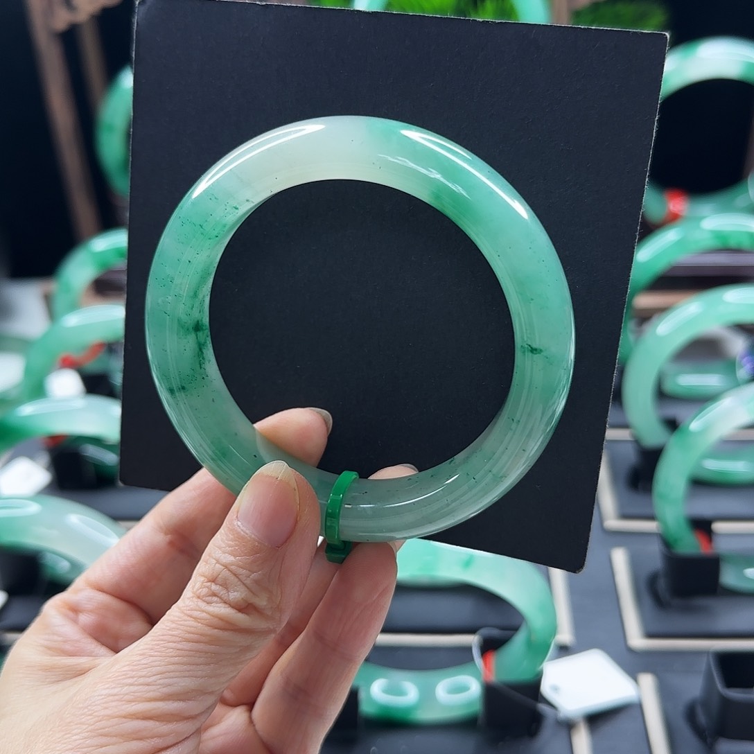 石英质玉手镯未镶嵌陈**呀