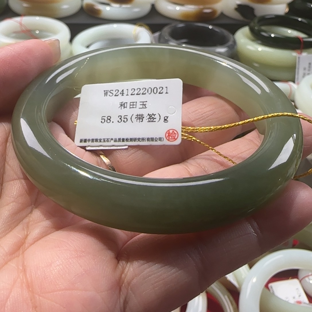 和田玉手镯未镶嵌