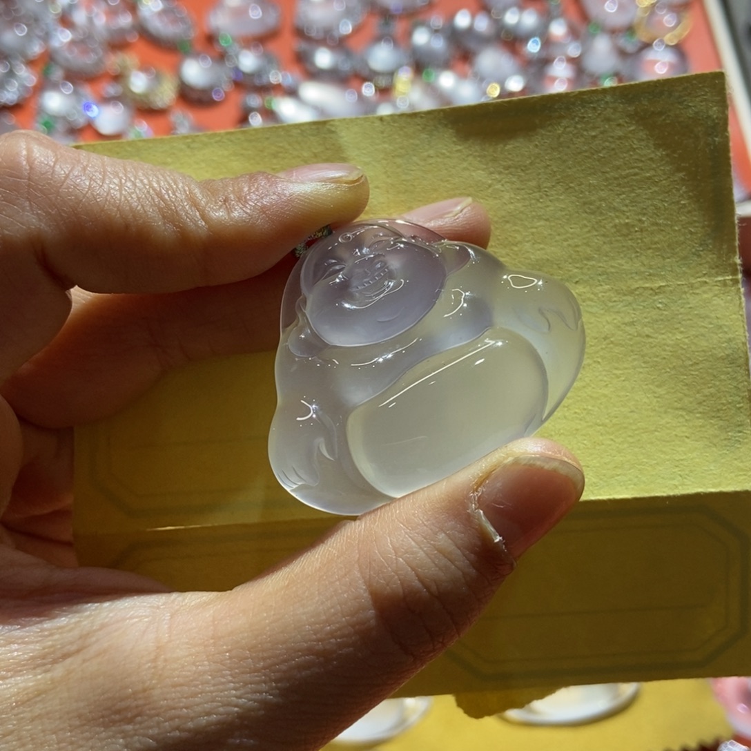 即***富石英质玉未镶嵌颈饰