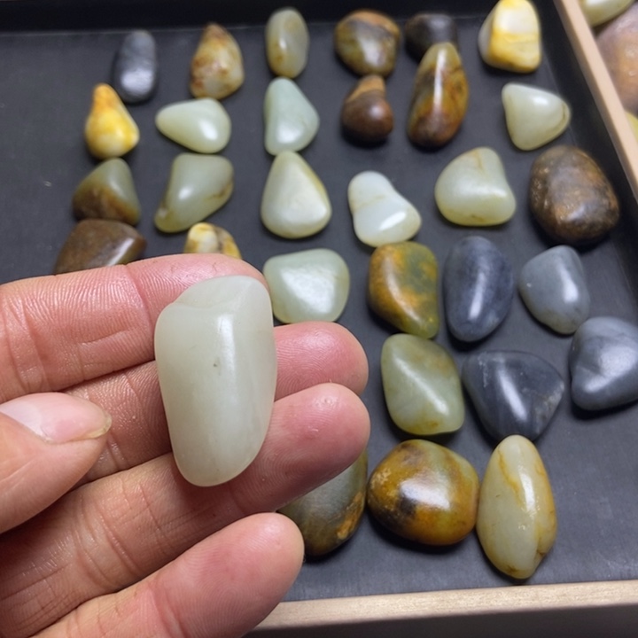 名***剑和田玉（糖玉）未镶嵌珠宝奇石