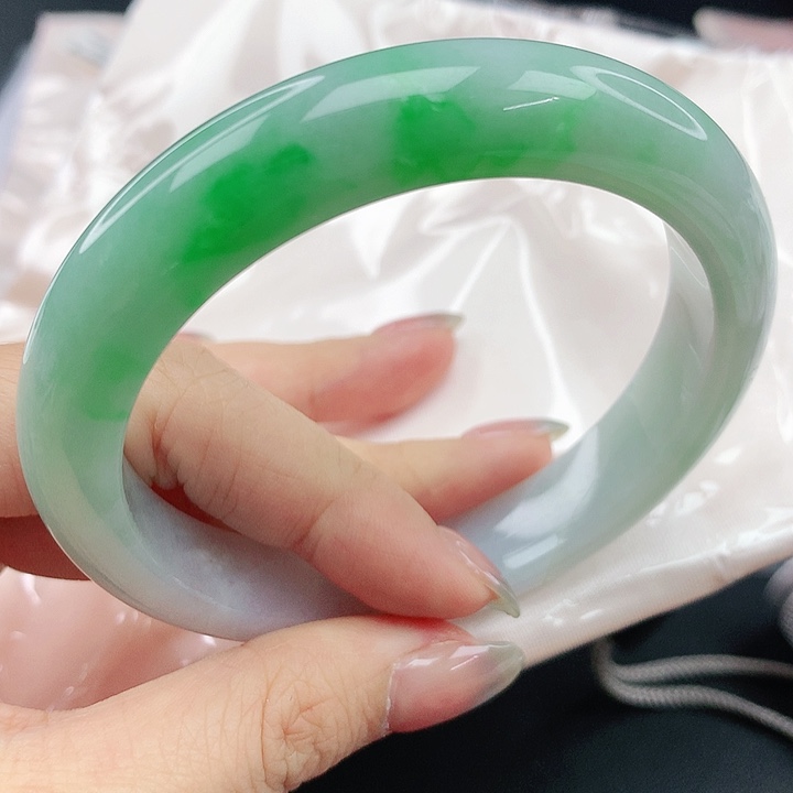 未镶嵌手镯翡翠，050
