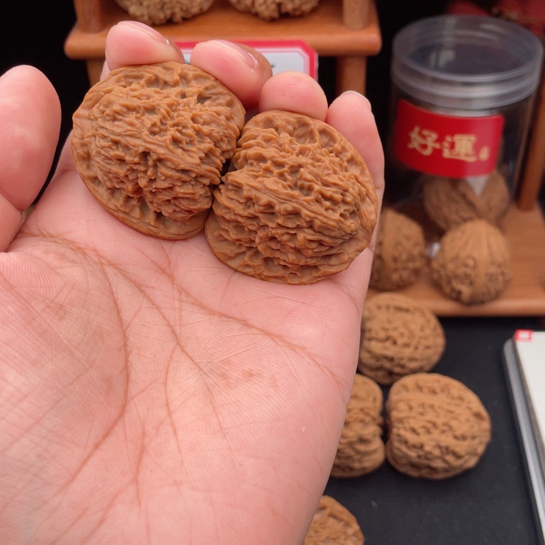 文玩核桃吊坠慢****色好运南将石文玩核桃