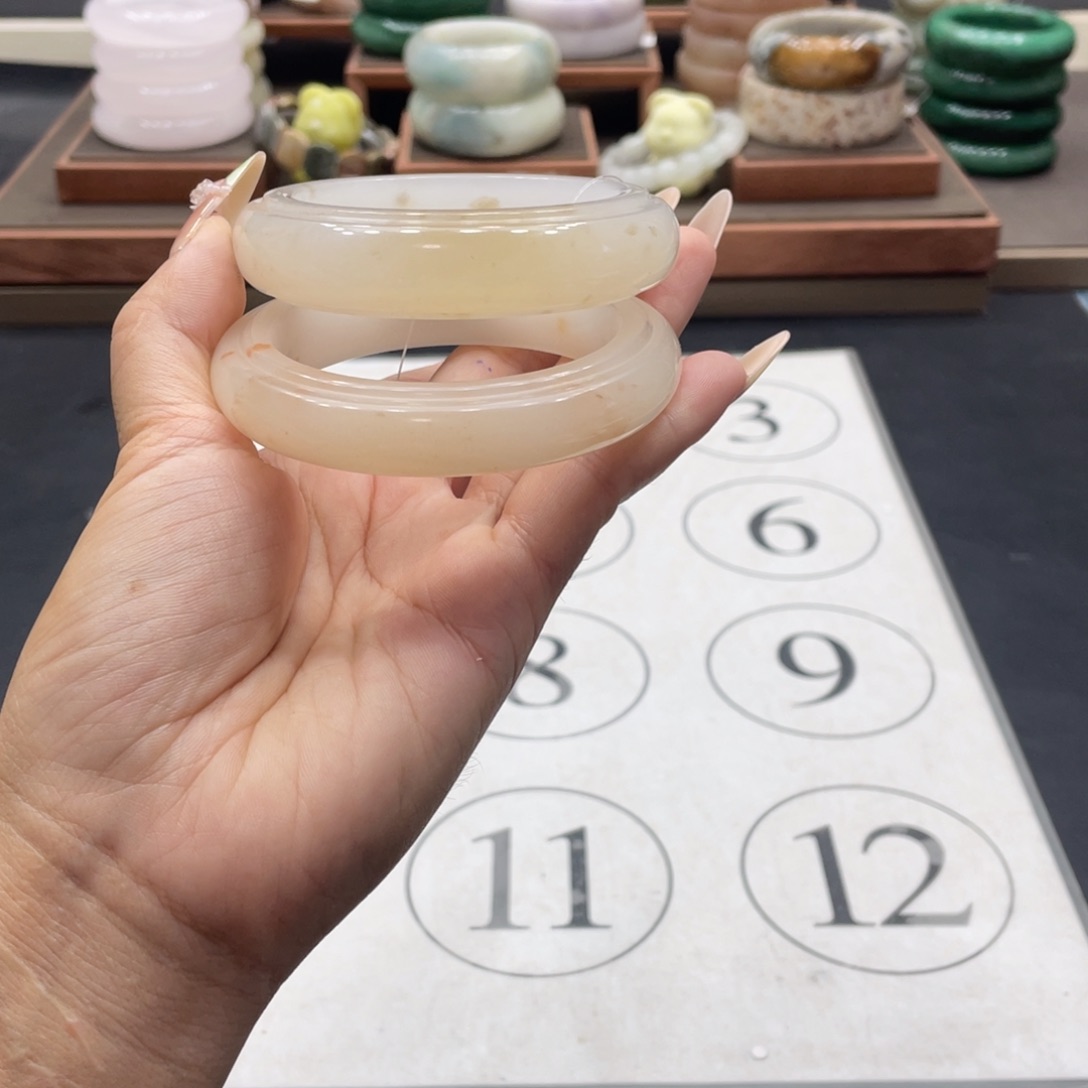 法***・石英质玉手镯未镶嵌