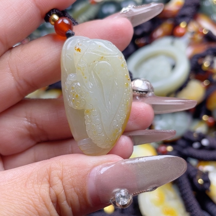 和田玉颈饰未镶嵌