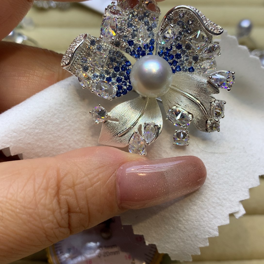 未镶嵌胸饰海水珍珠