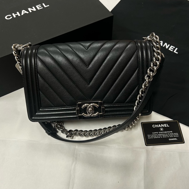 95新 Chanel/香奈儿 多多奢品/香奈儿22开v纹leboy斜挎包/98新