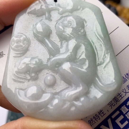 翡翠颈饰未镶嵌翡翠