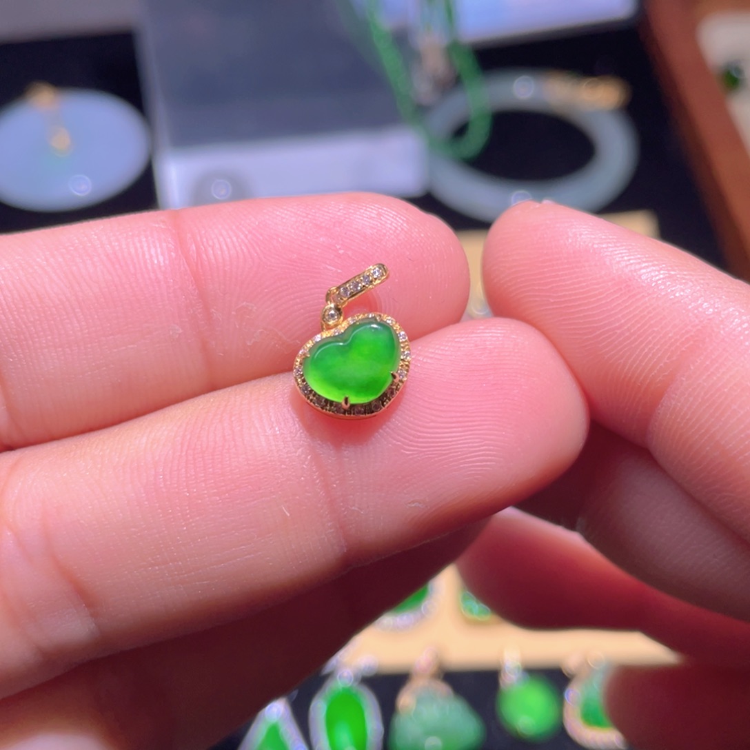 翡翠颈饰18K金镶嵌翡翠